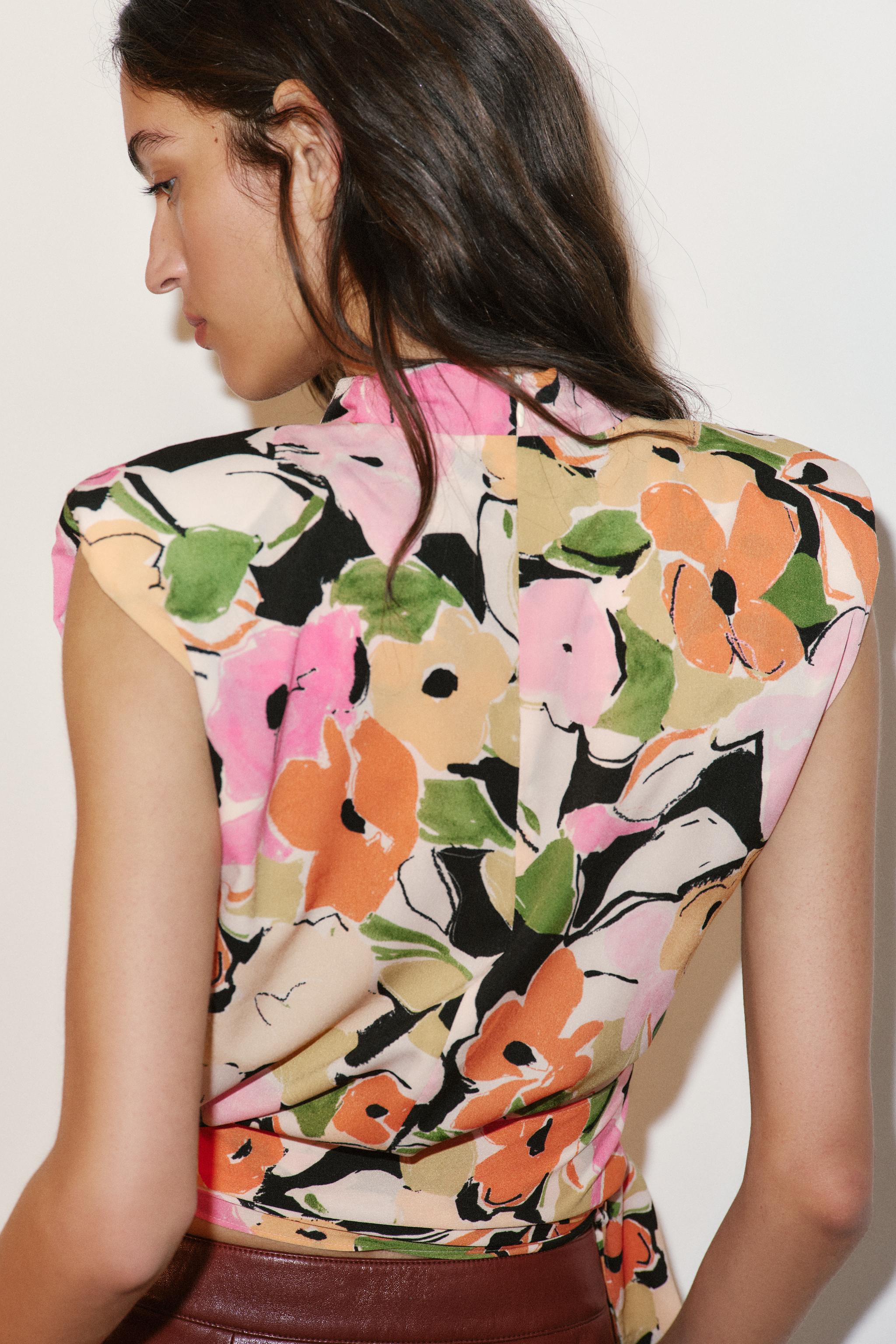 TOP IMPRIMÉ FLEURI À ÉPAULETTES ET CEINTURE